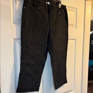 women’s pull on capris